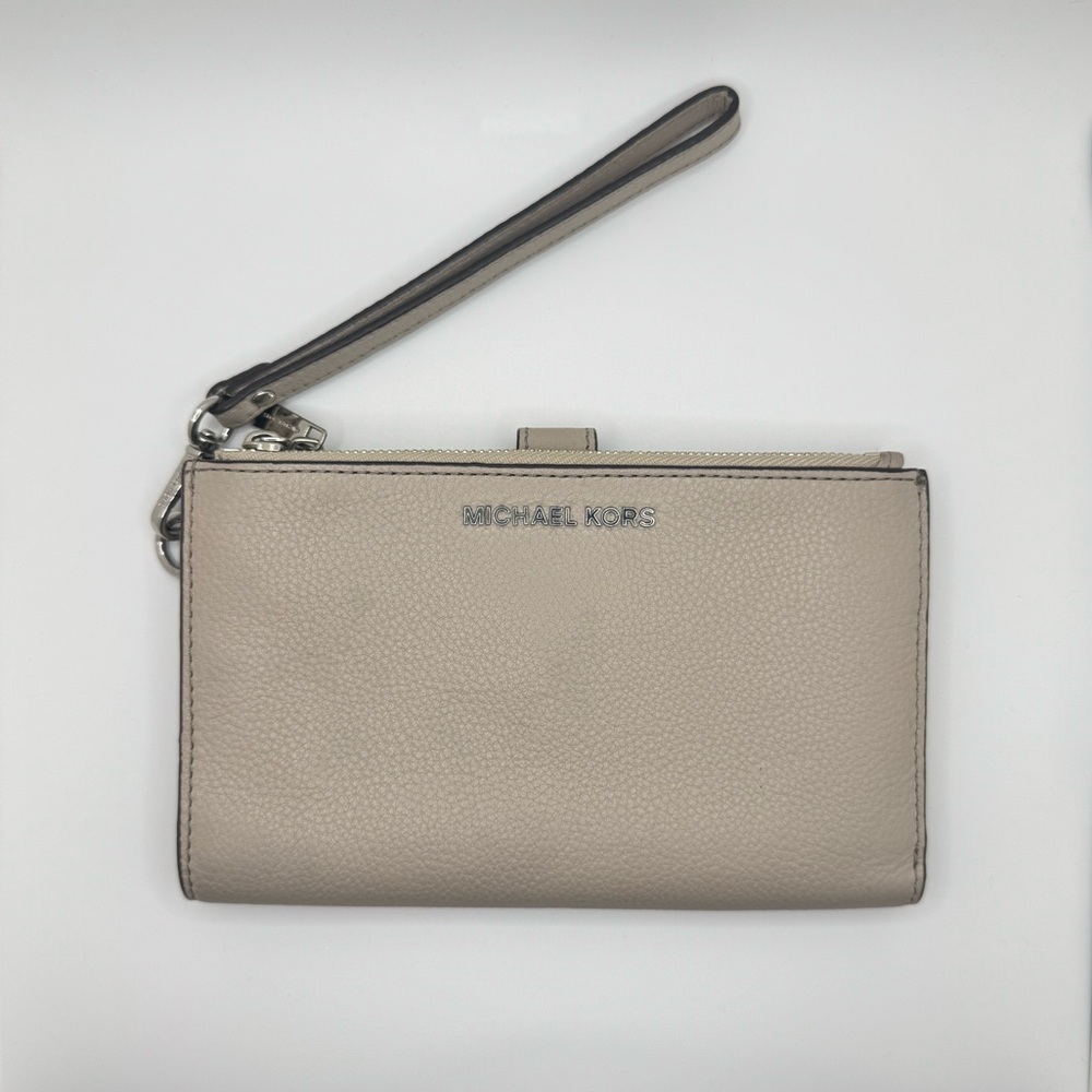Michael Kors Leather Wrist Wallet EUC